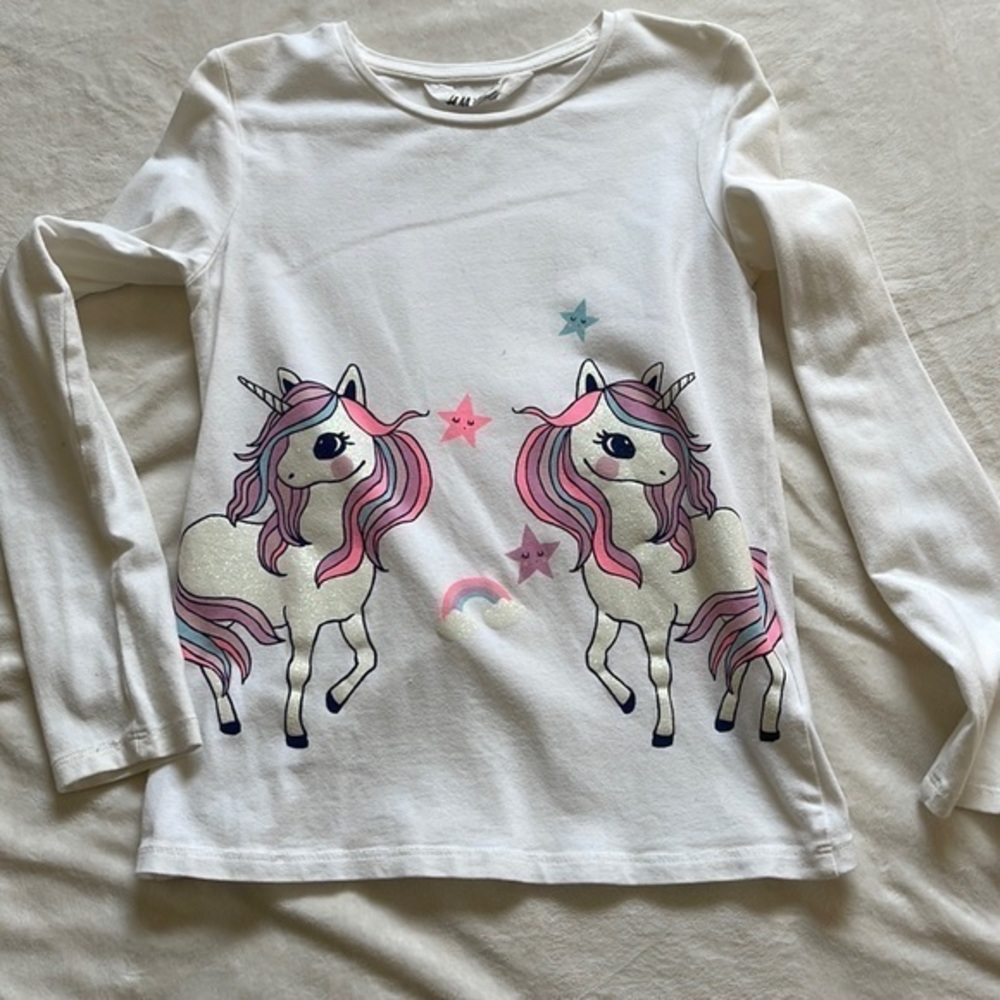 H&M girls white unicorn tee. Size 4-6